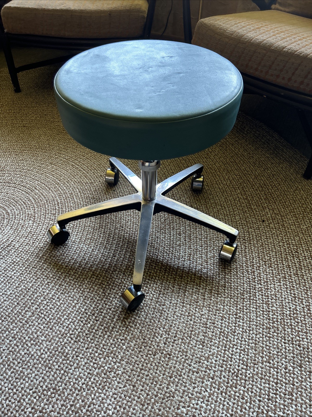 Vintage Mismatch Manual Screw Adjust Operators Dr.s Exam Medical Stool