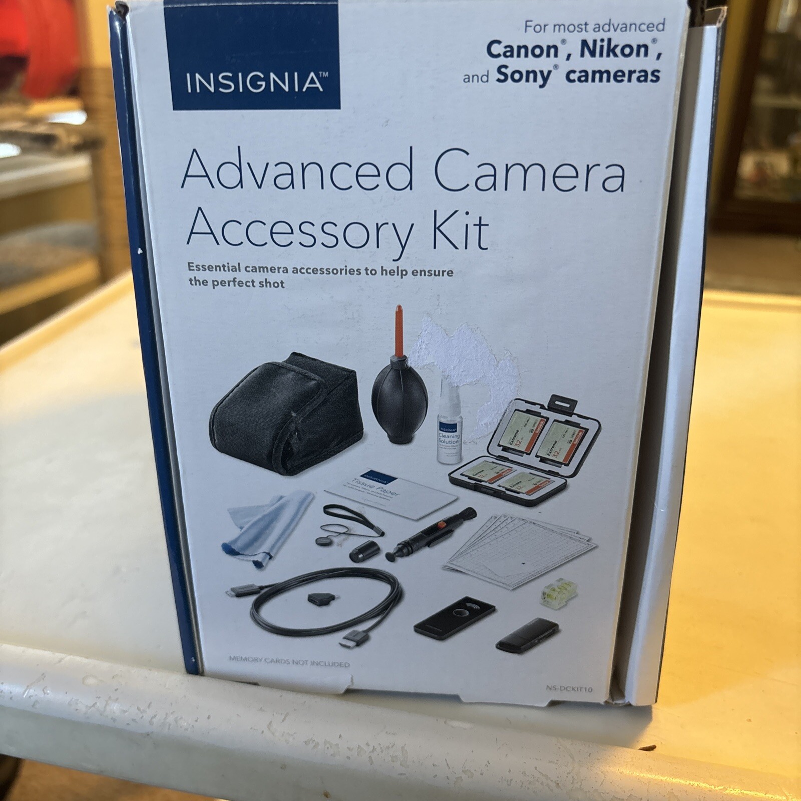 Insignia Canon/Nikon/Sony Advanced Camera Accessory Kit  Cleaning (NS-DCKIT10 )