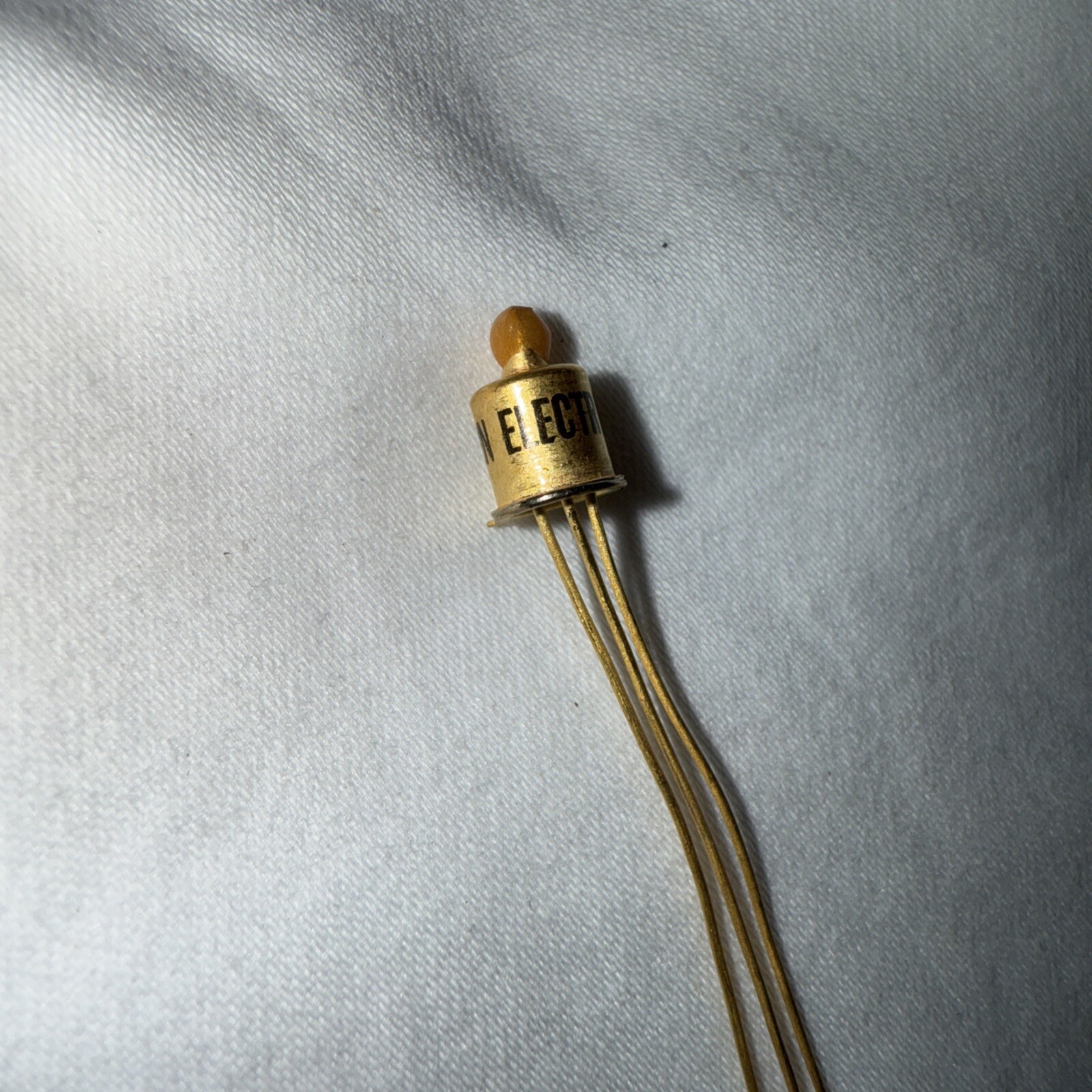 Western Electric GE Transistor NOS Gold plated PNP 2N559 Top Seal Fuzz Peddle