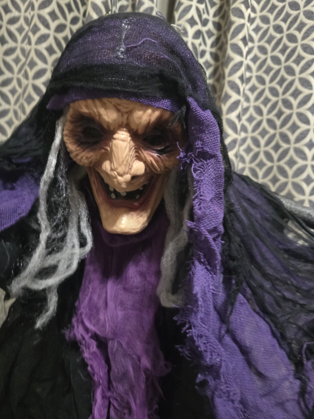3 Fully Poseable Witches Halloween Decoration