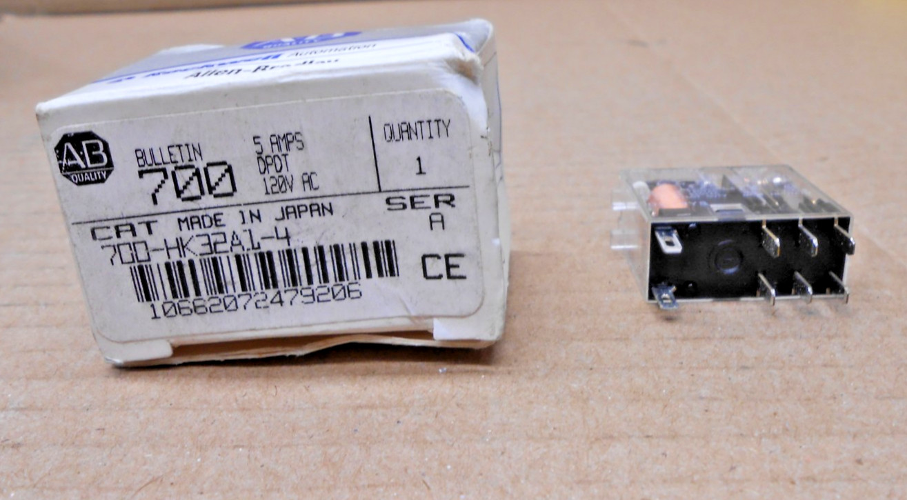 NEW ALLEN BRADLEY 700-HK32A1-4 8 BLADE RELAY 5A 120VAC DPDT SERIES A (2 AVAIL)