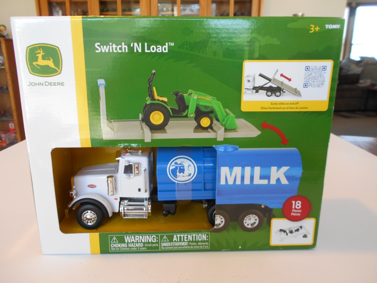 2023 Tomy 1:32nd Scale John Deere Switch N Load 18-Piece Playset, #LP83013, NIB