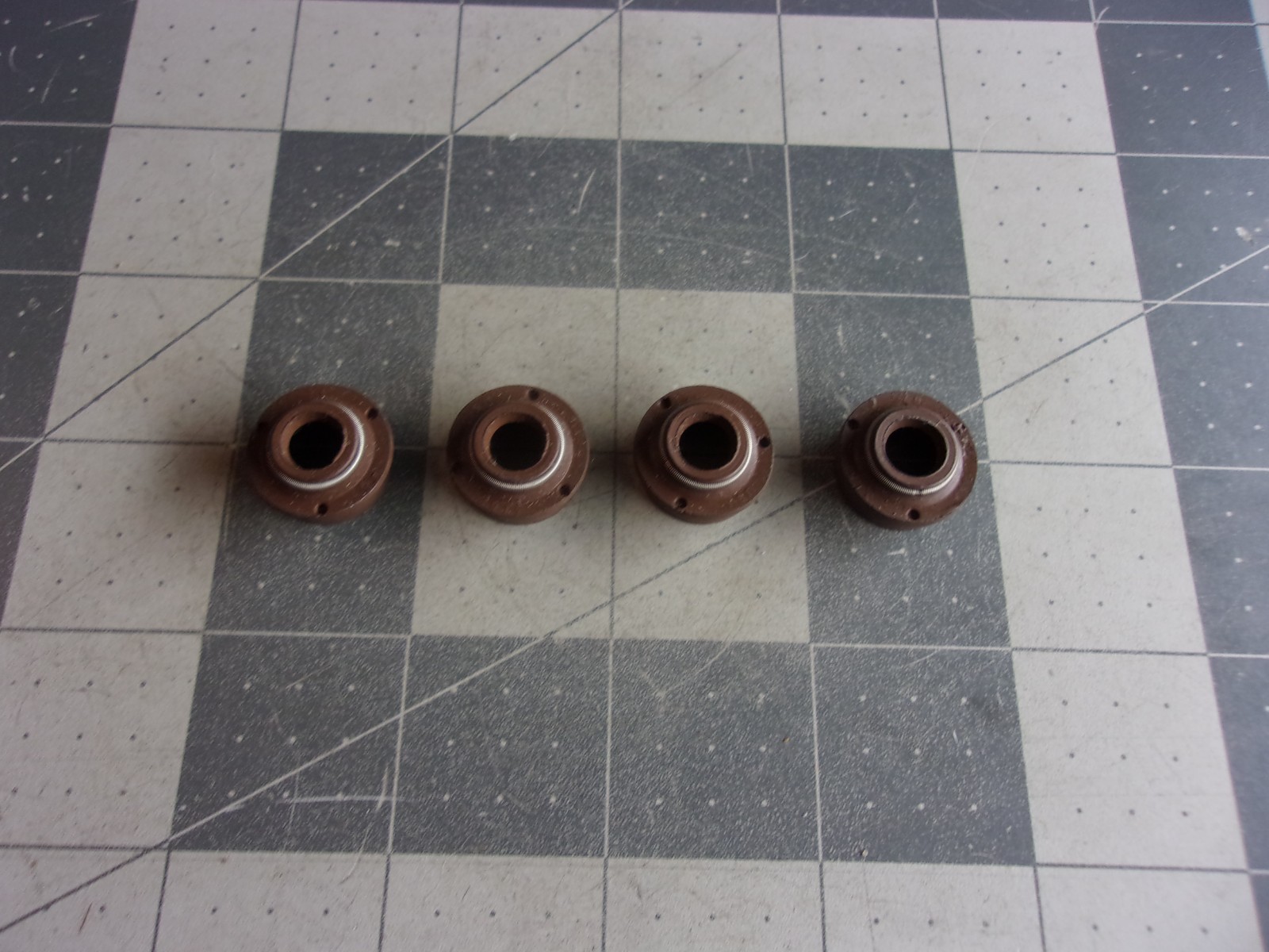 Sealed Power ST-2088 (4) Valve Stem Seals VP172 '81-'91 Ford Escort