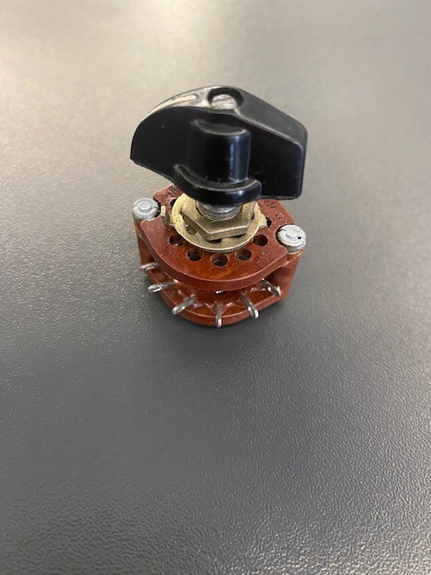Rotary Switch PM (with knob) 4 pole 2 positions. Break-Before-Make. NOS Lot 1.