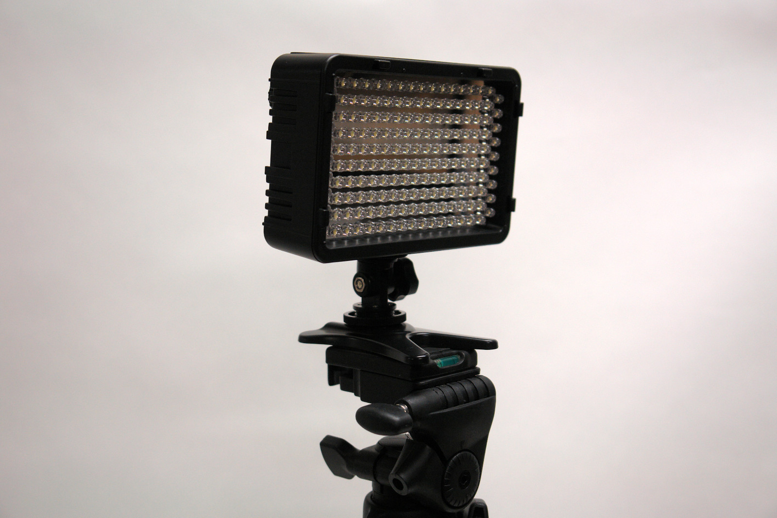 Pro XA35 4K 2 LED video light AC adapter for Canon XA30 XA25 XA20 XA15 XA11 XA10