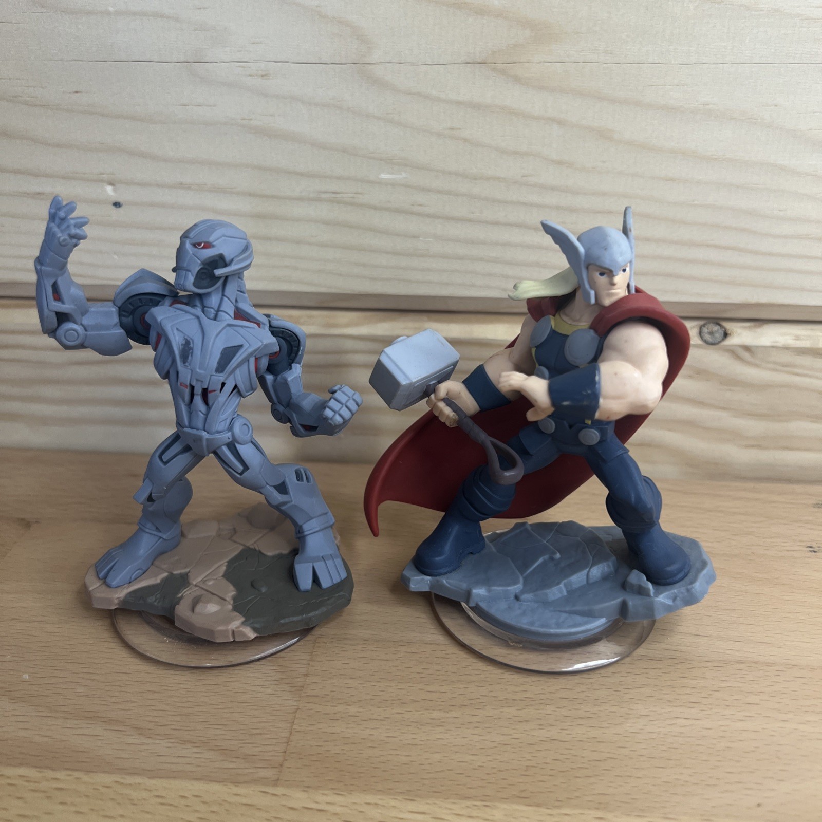 Disney Infinity Ultron Marvel 3.0 # INF-1000226 Thor Marvel 2.0 # INF-1000103