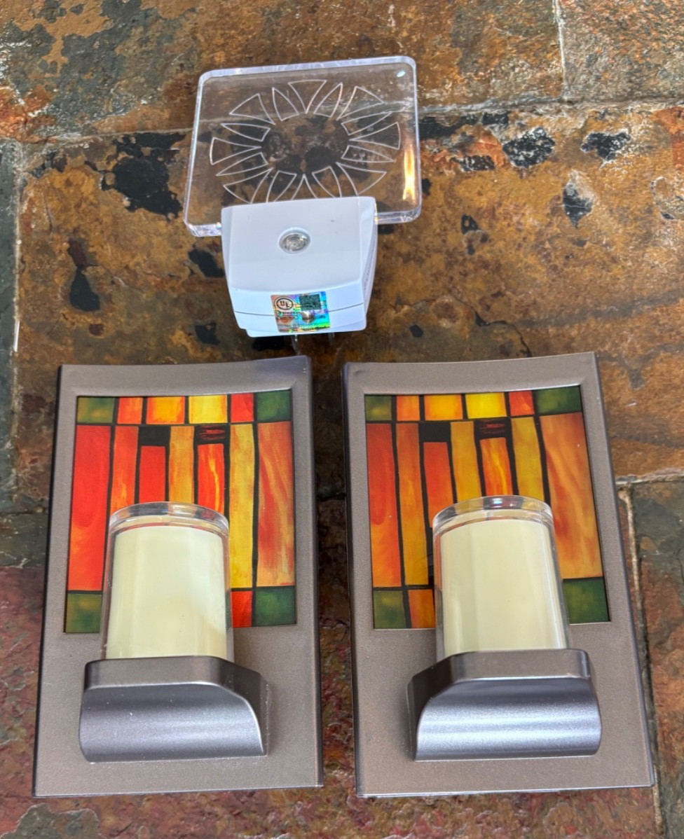 Lot x4 Night Lights, 3 Electric & 1 Battery Powered, Nite Lites Different Styles