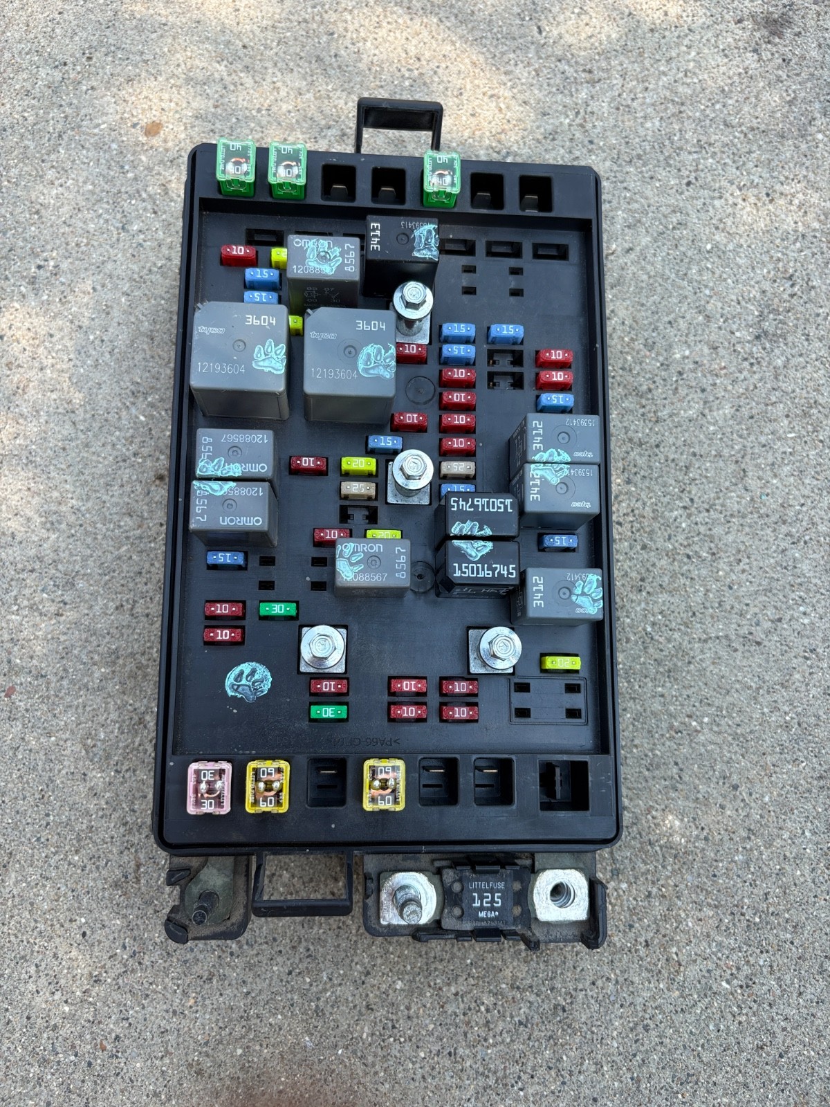 2006 Saab 9-7X Envoy Trailblazer 5.3L Engine Bay Fuse Box Relay OEM 15141559-2
