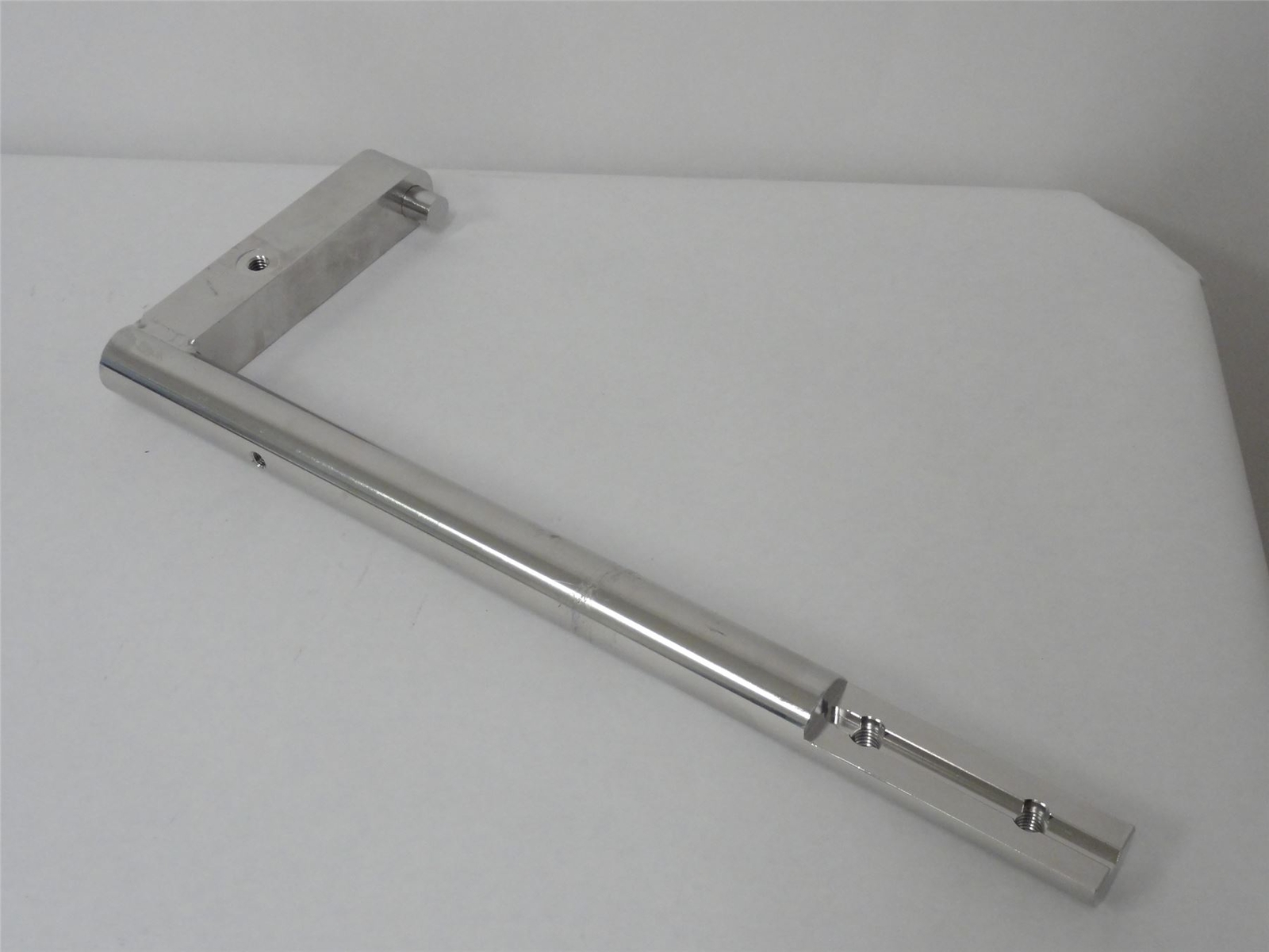 236997 New-No Box; M-Tek 76104601A RH Pivot Shaft; 54/61 To 1/2 w/Jaw
