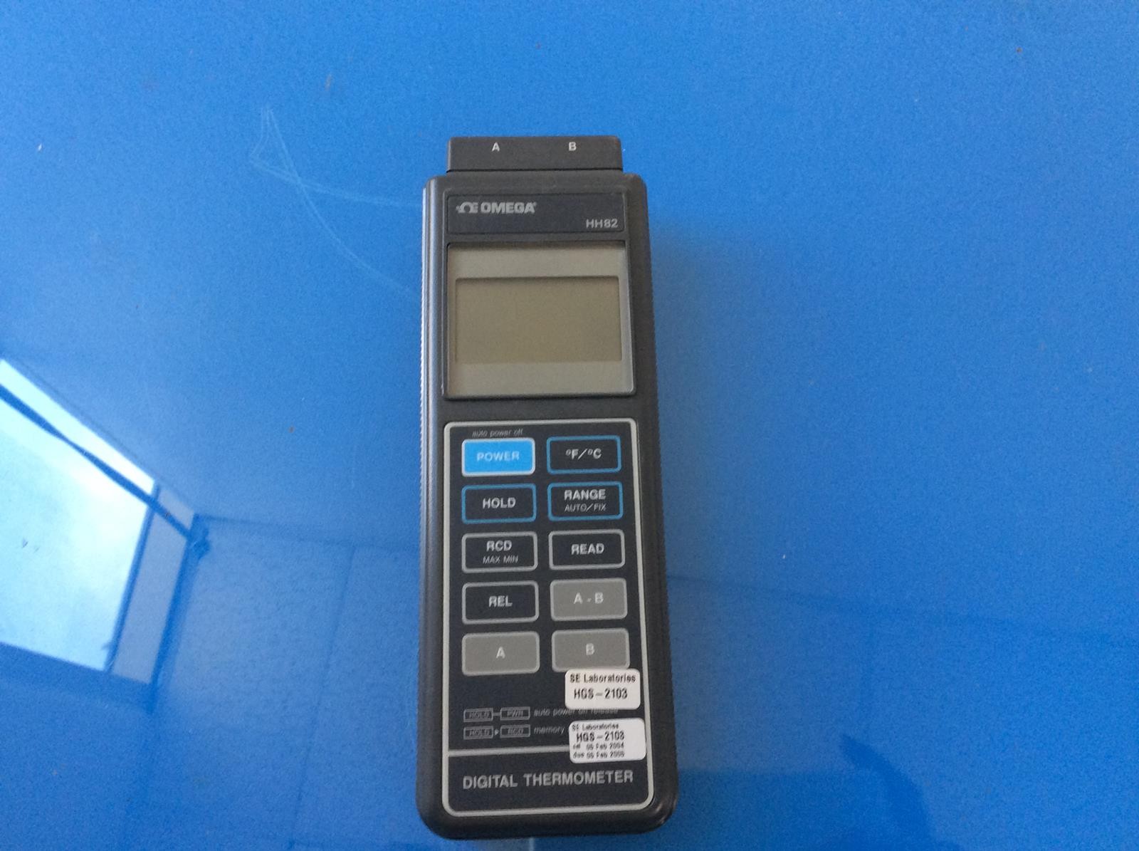 OMEGA HH82A DIGITAL THERMOMETER
