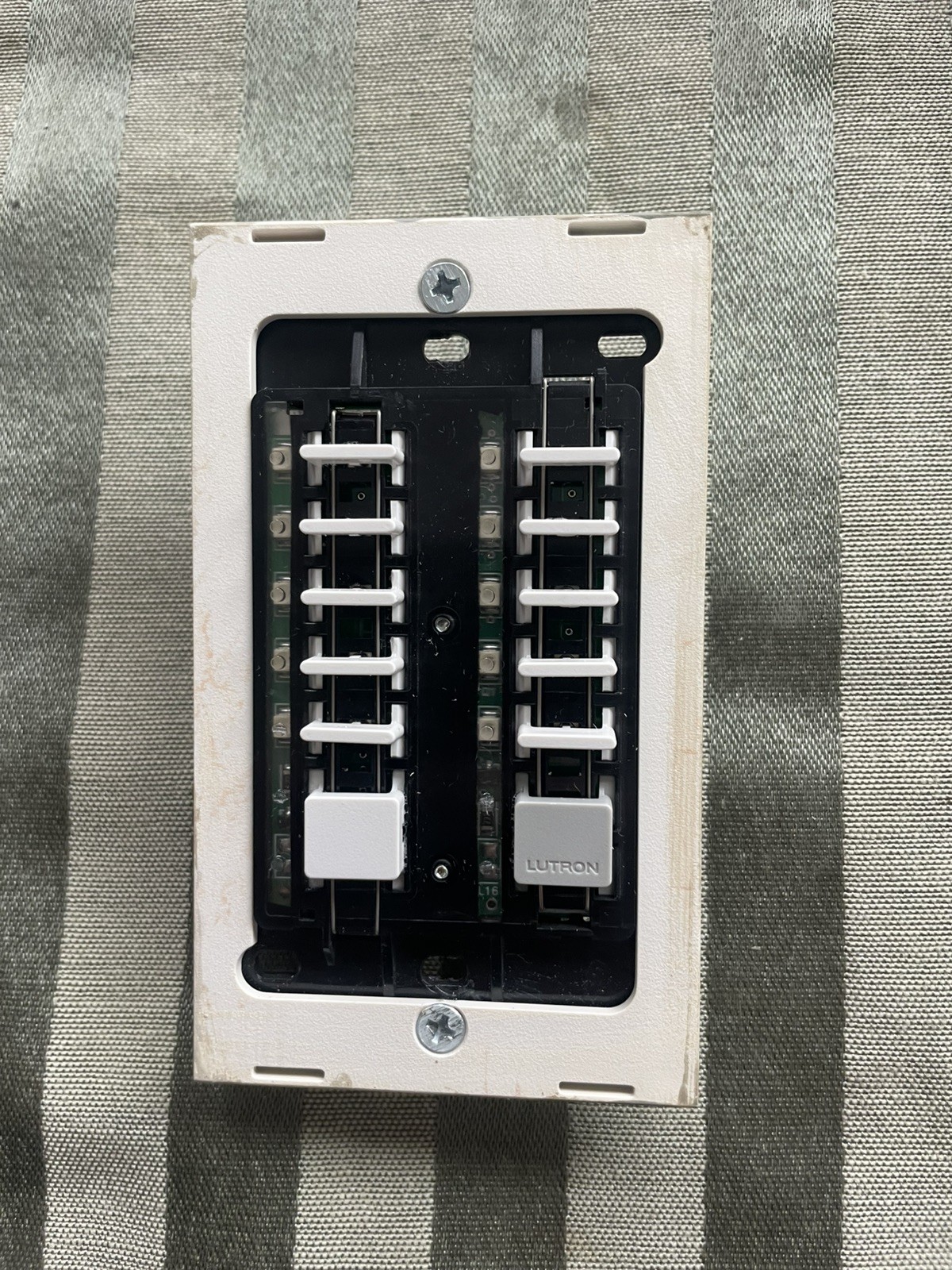 LUTRON HWI-KP10 (10 BUTTON KEYPAD) /NO FACEPLATE (INCLUDES NEW LABEL SET)