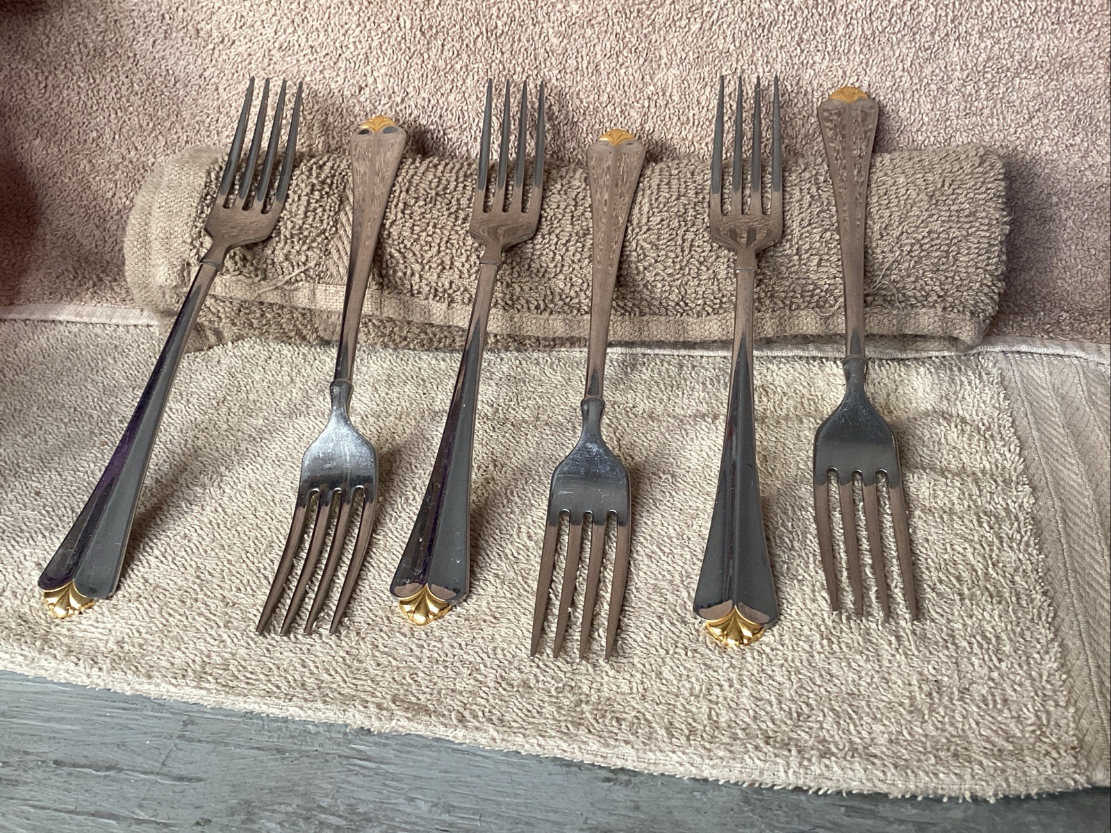 Oneida Golden Julliard 8" cube set of 6 dinner forks stainless gold look tip