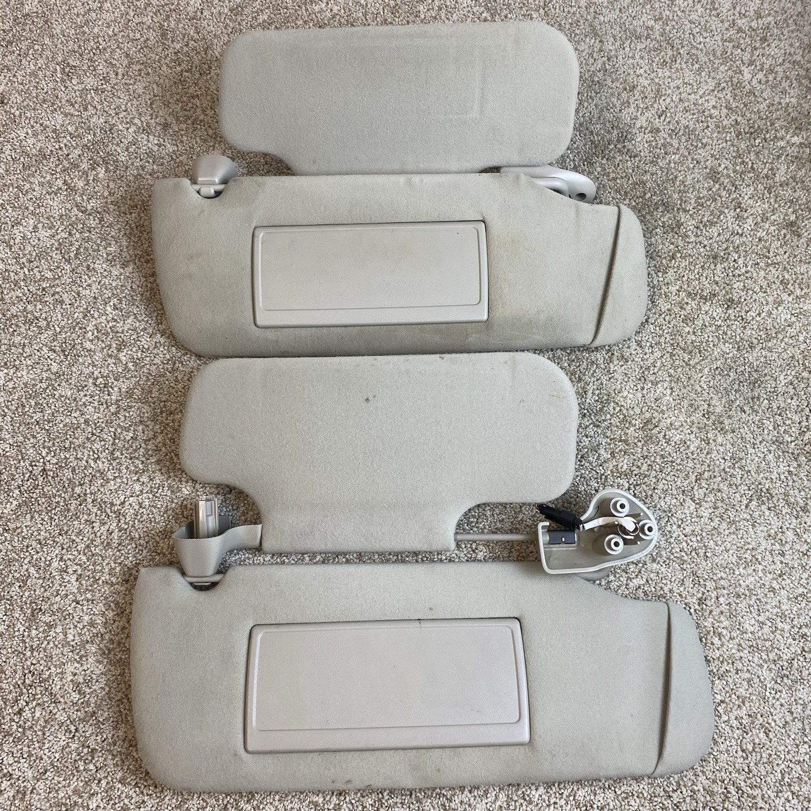 03-06 TAHOE SUBURBAN AVALANCHE SUN VISORS SUNVISORS PAIR LEFT & RIGHT TAN