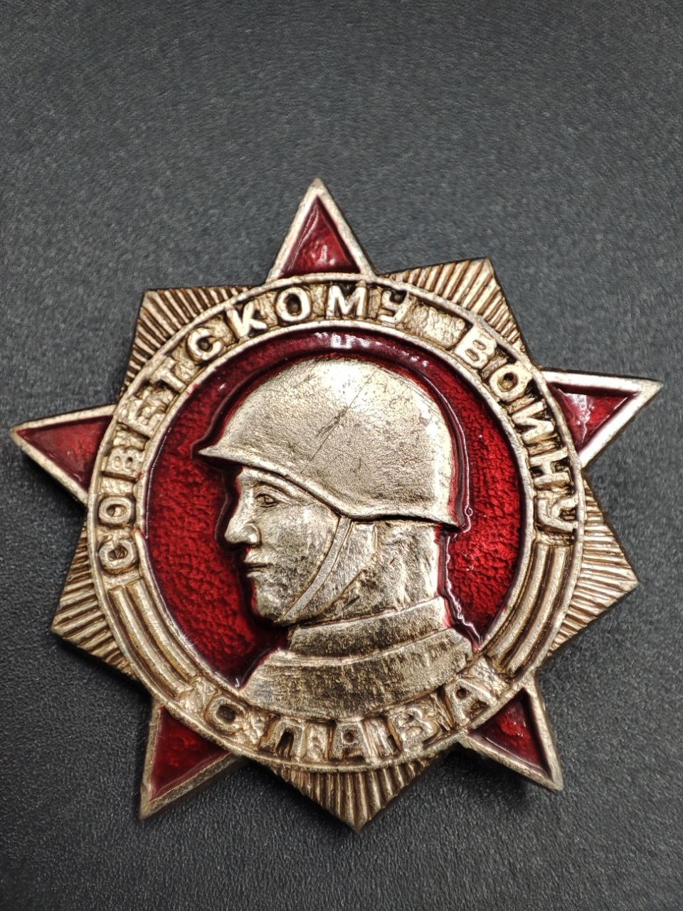 Vintage USSR military badge Soviet soldier