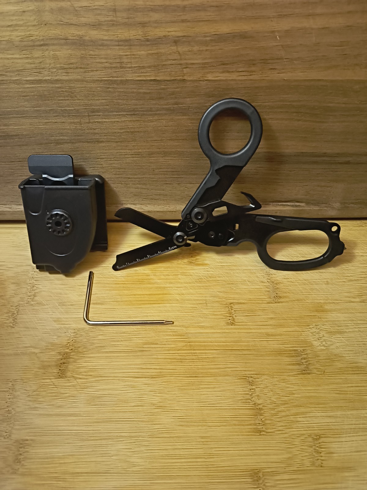 6 In 1 Trauma Shears Multi Tool Compared To Raptor Black Carbon / Carry Case