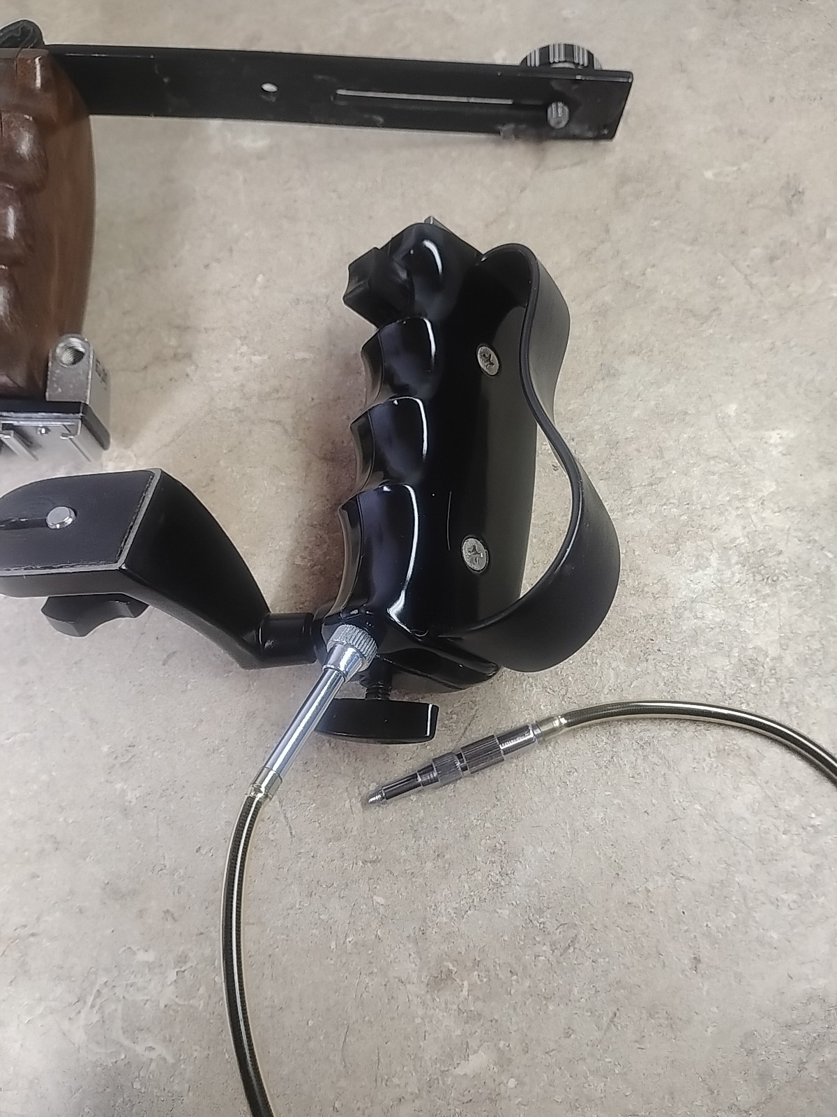 Minette Camera Hand Grip with Cable Shutter Release + King Grip Read