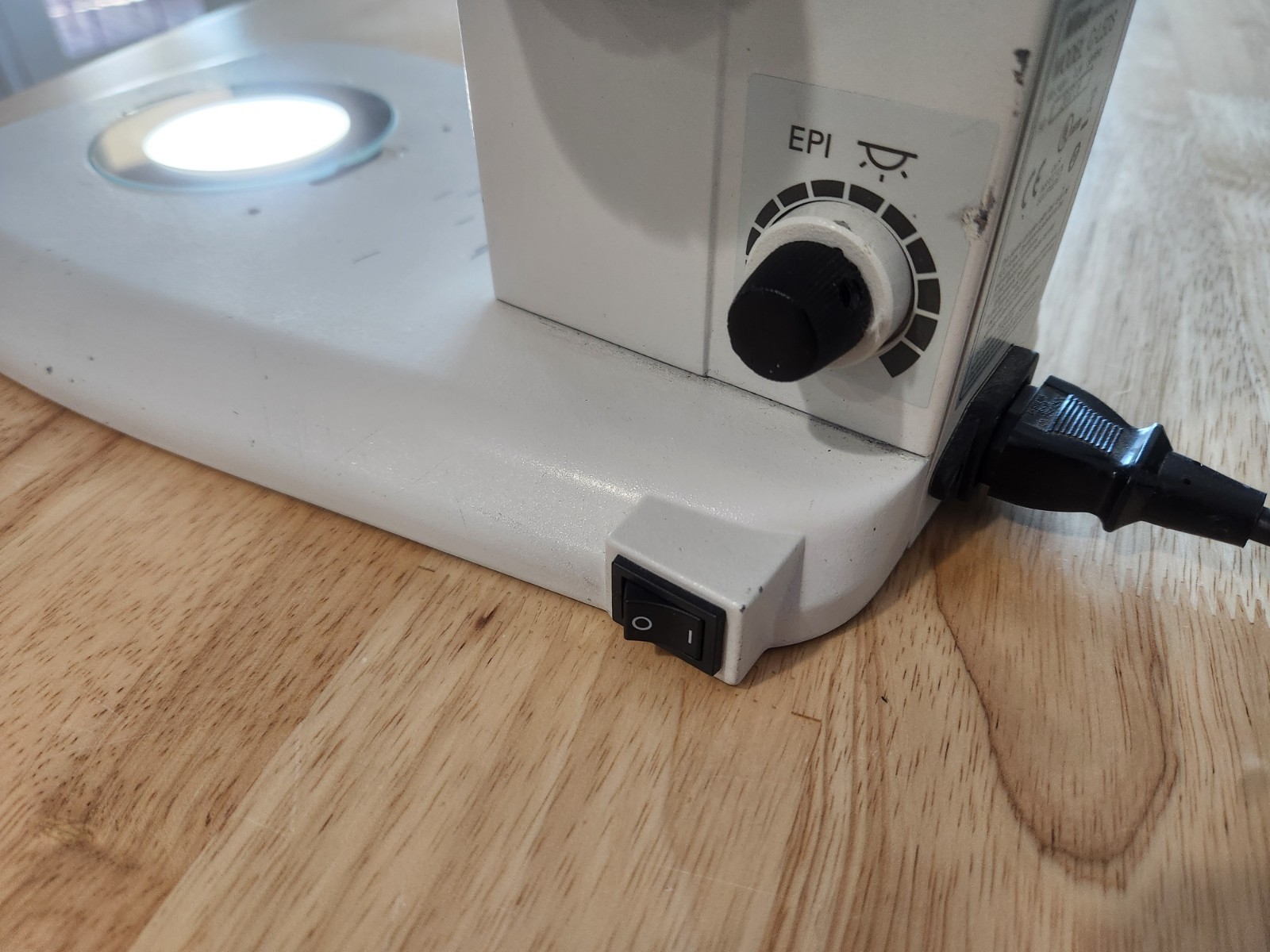 Nikon C-LEDS Microscope Stand With Olympus SZ3060 Stereo Microscope