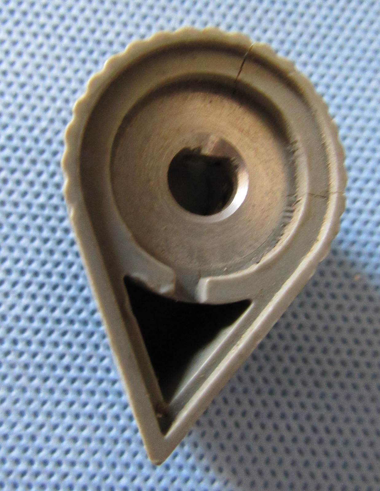 Raytheon & Unbranded Set of 6 Teardrop Pointer Control Grey Gray Knobs Vintage