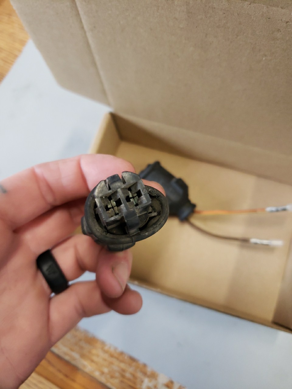 VW Vanagon Coolant Temperature Sensor Pigtail – 1986-1987 2WD Water Temp Sender