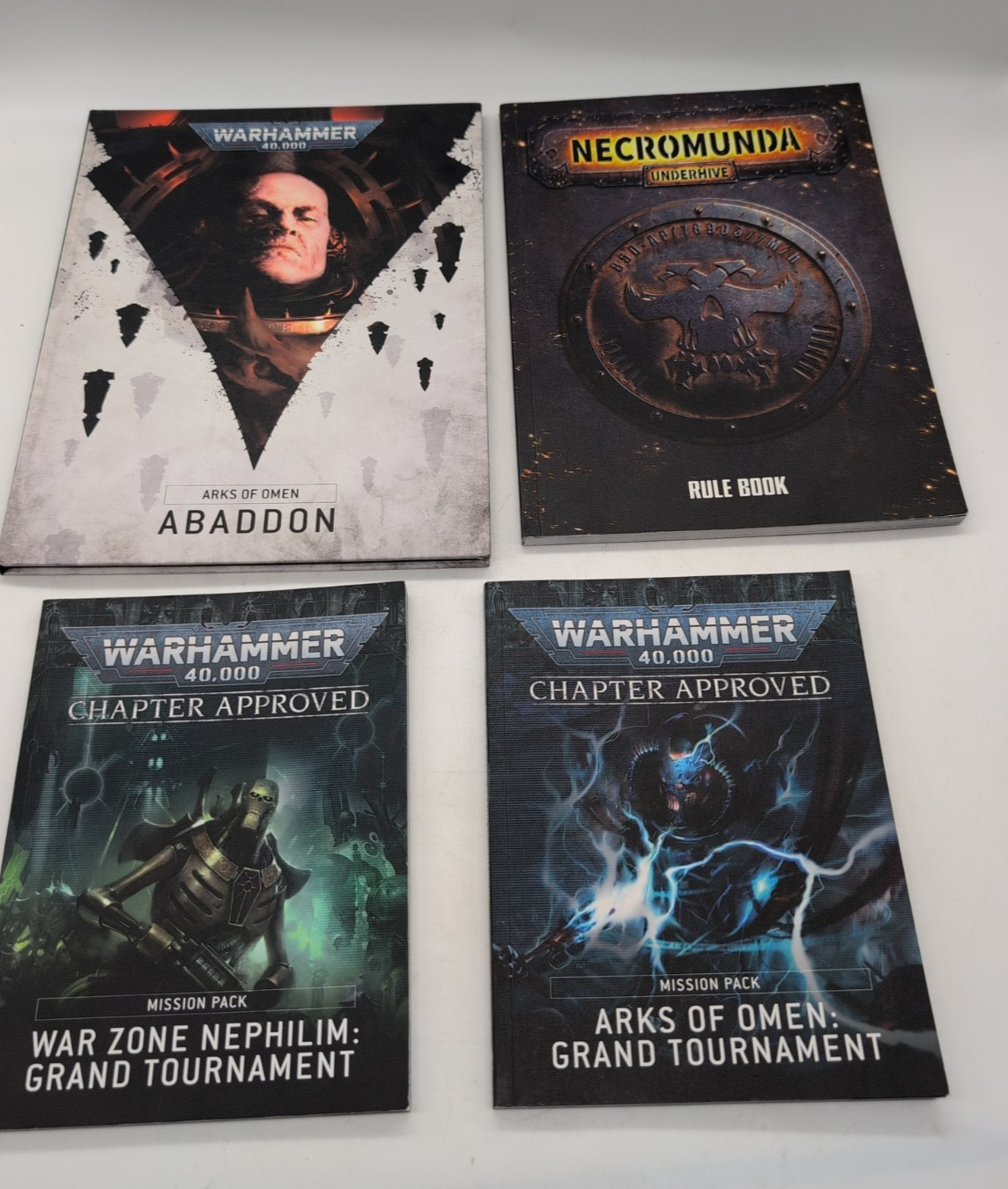 Arks Of Omen - Abaddon Warhammer 40K Edition Hardcover & Necromunda Bundle