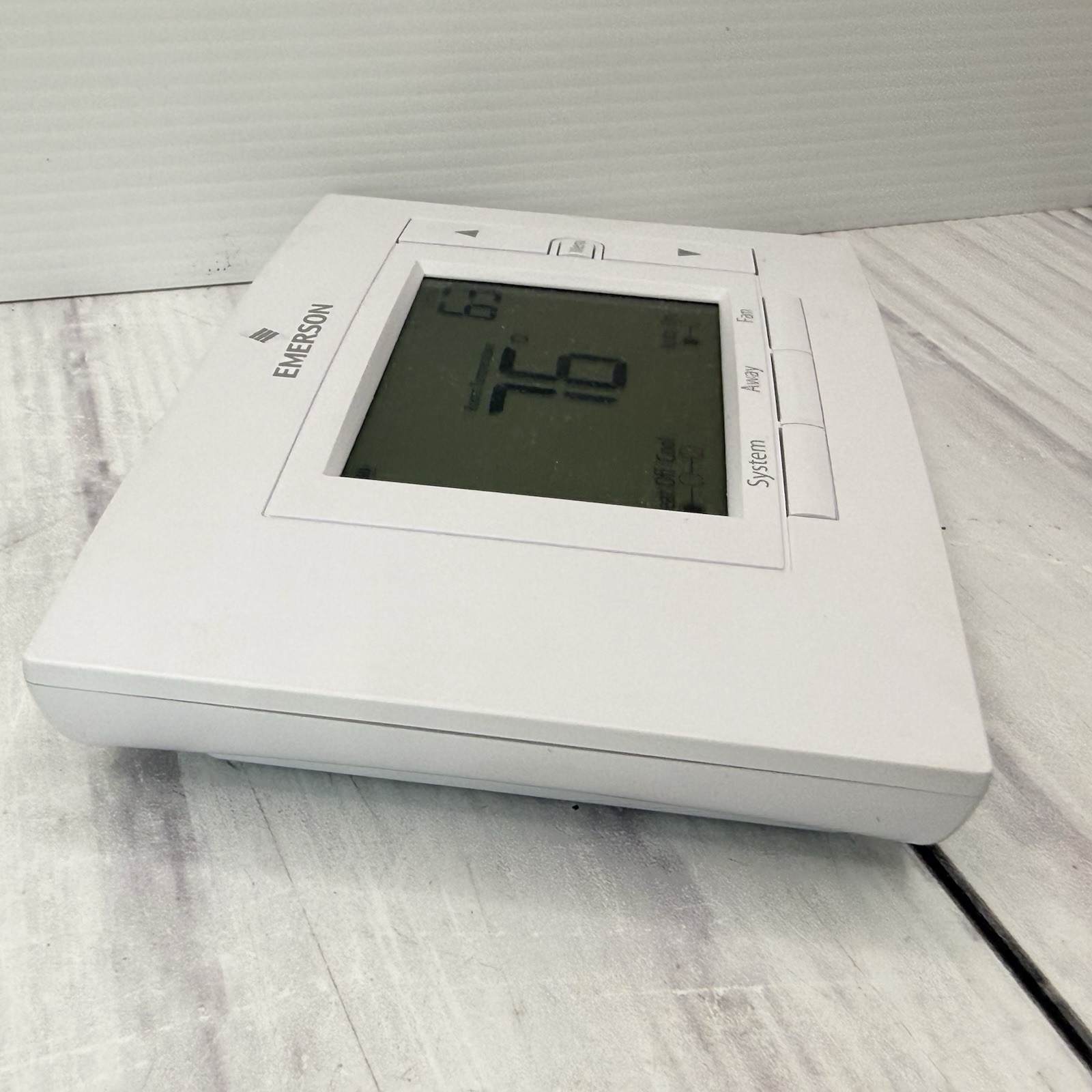 Emerson Non-Programmable Thermostat 80 Series Display 1F85U-22NP