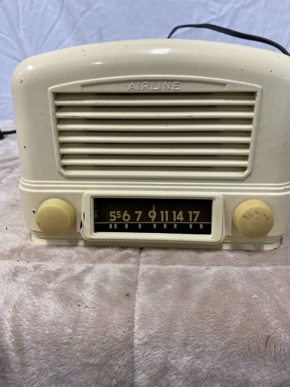 Bakelite Airline (Montgomery Ward) Radio - Ivory - Working but No Signal