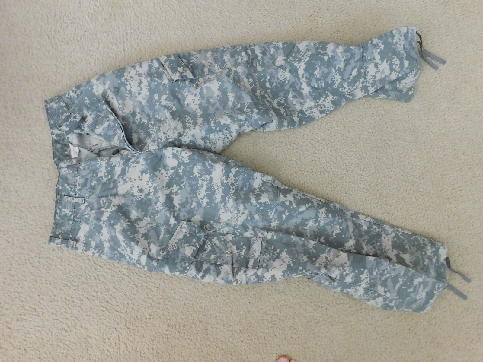US  ARMY ACU PANTS  SIZE MEDIUM - SHORT