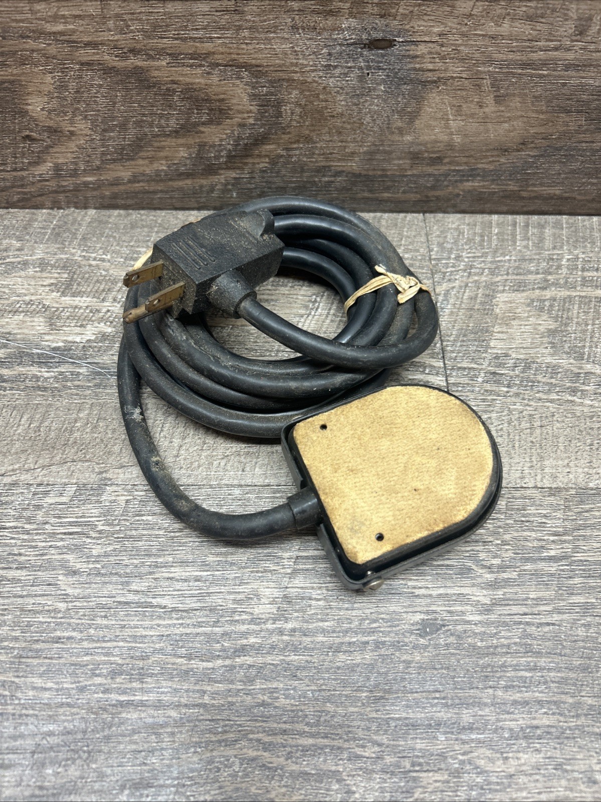 491-SC3 LINEMASTER - Compact Foot Switch, Electrical Single Pedal Momentary