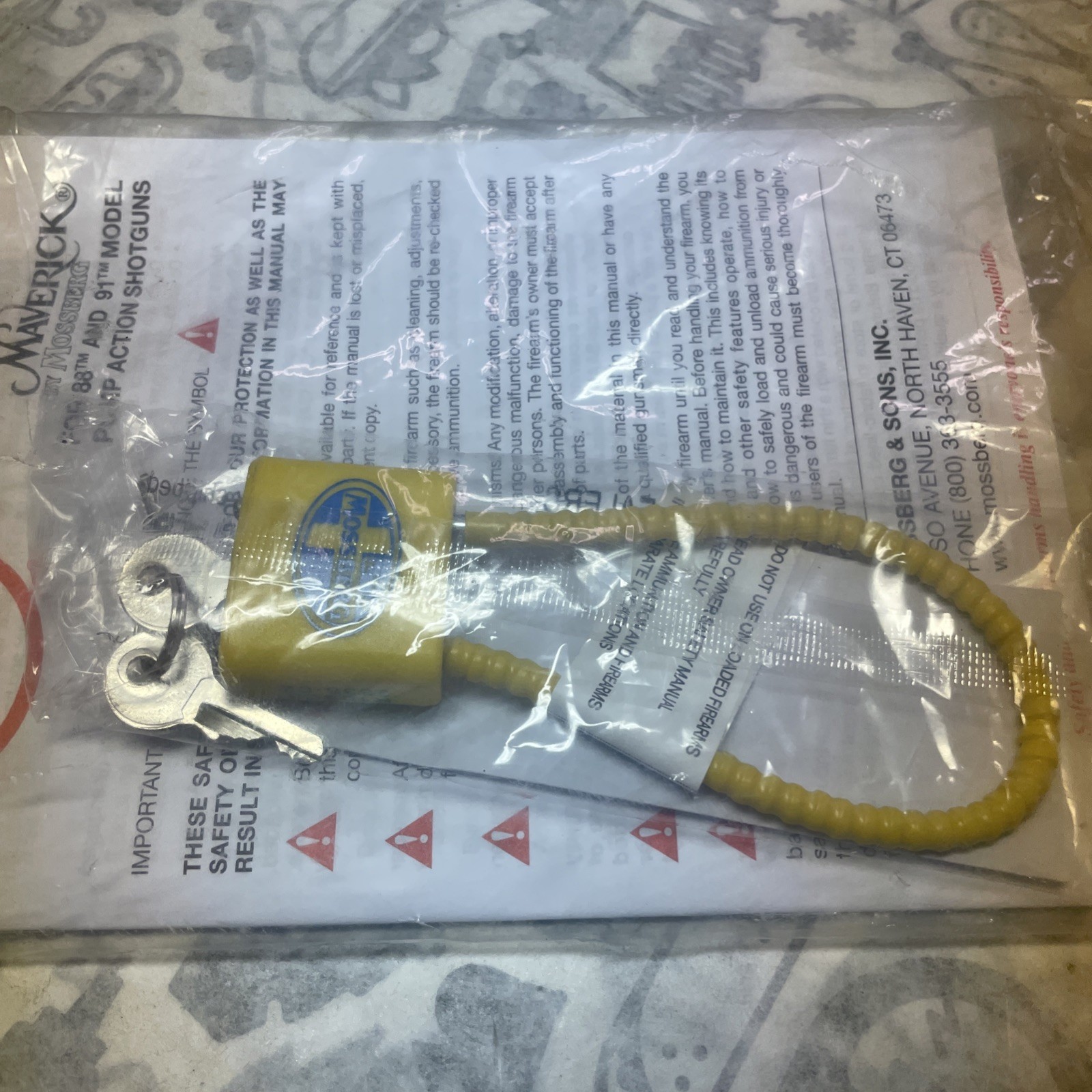Mossberg Yellow Cable GUN Lock With 2 Keys for Shotguns