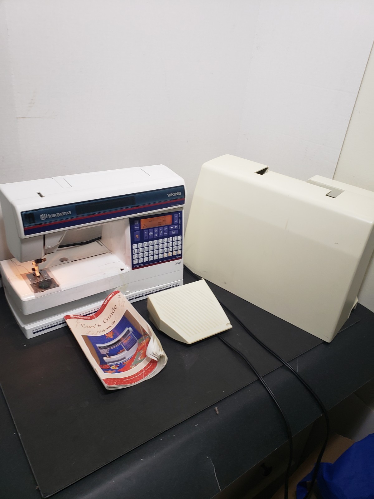 Husqvarna Viking Lily 545 Quilting Sewing Machine Foot Control Case Feet Manual