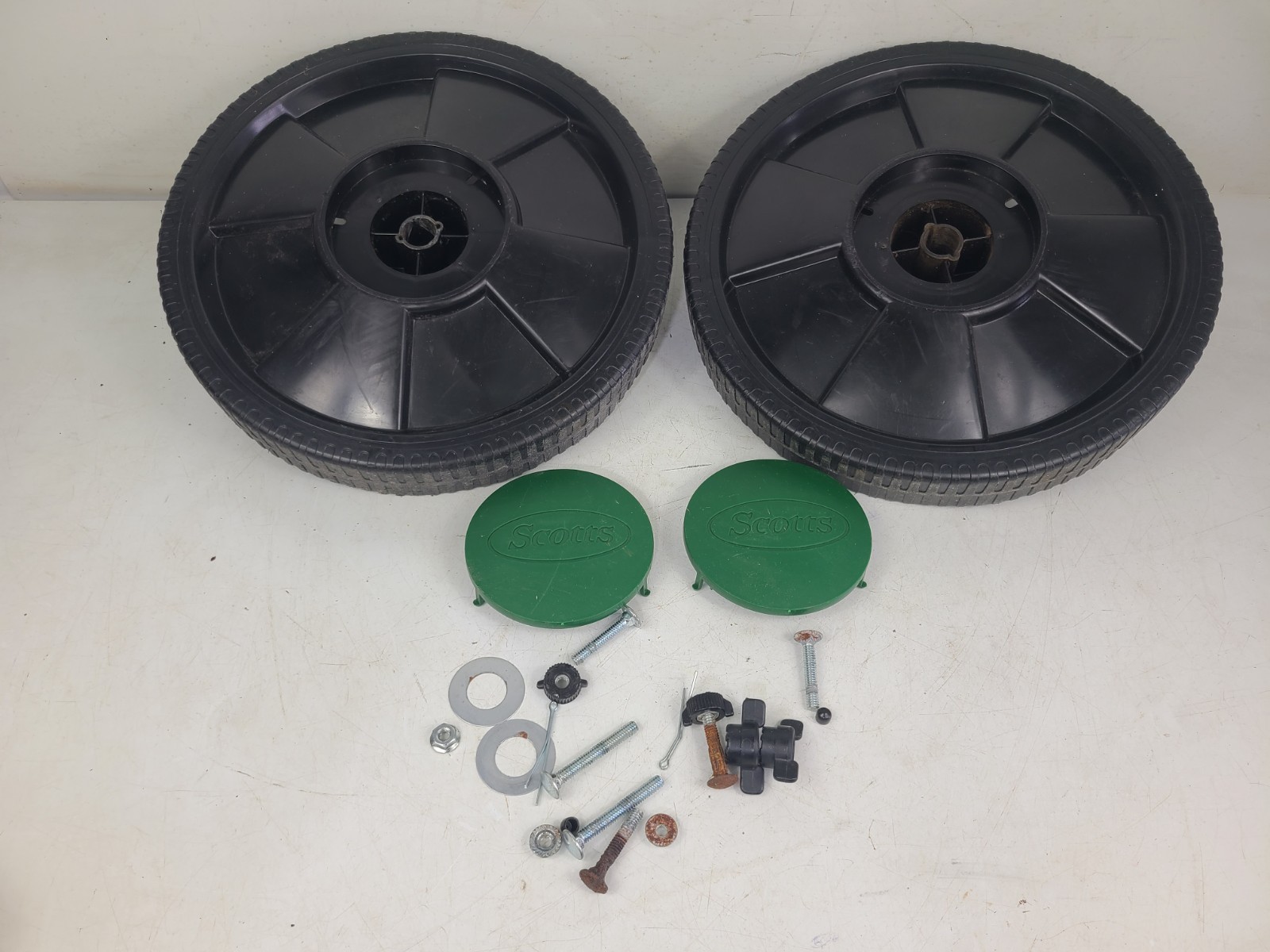 Scotts AccuGreen 2000 Adjustable Broadcast Spreader Wheel Set