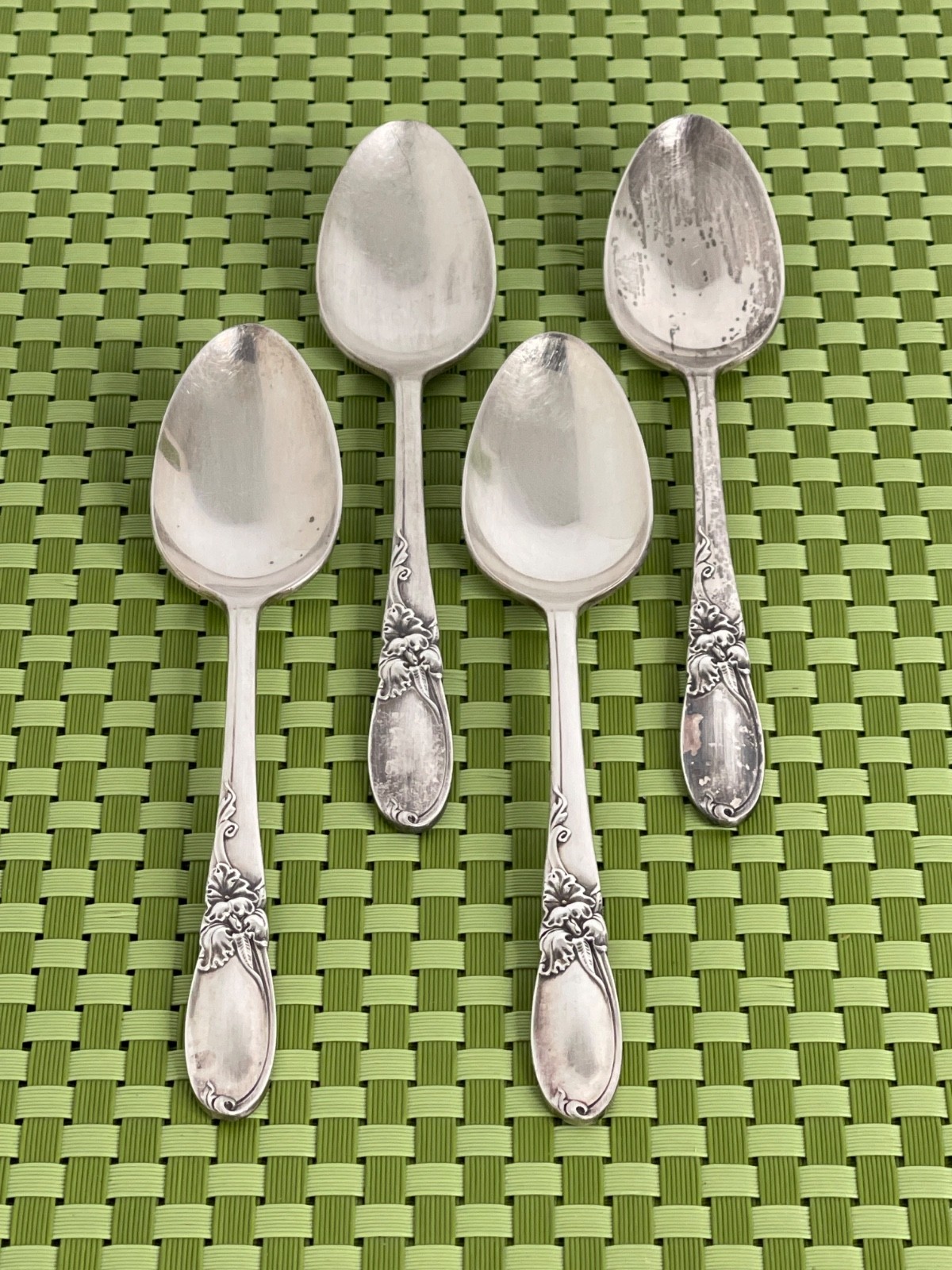 Oneida Community WHITE ORCHID Silverplate 4 Teaspoons 1953 Flatware - 6 1/8"