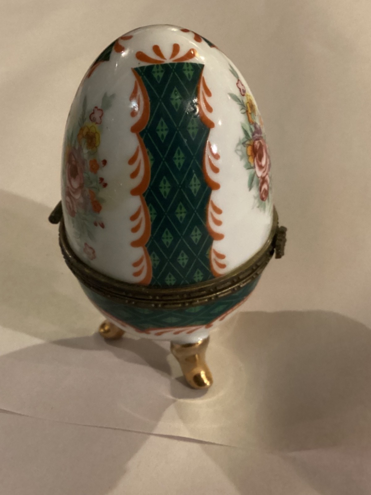 MULTICOLOR BRASS HINGED PORCELINE EGG 4” Very Good Condition