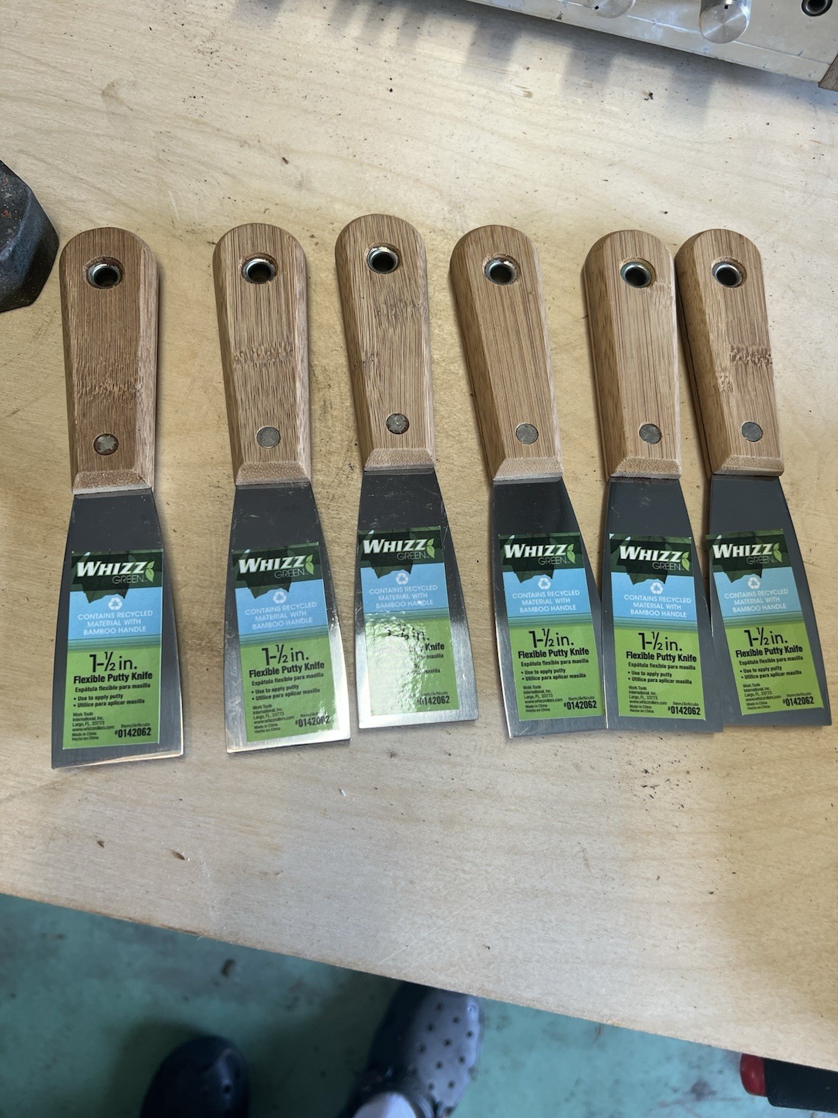 Whizz Green 1 1/2” Putty Knives 6 Pack