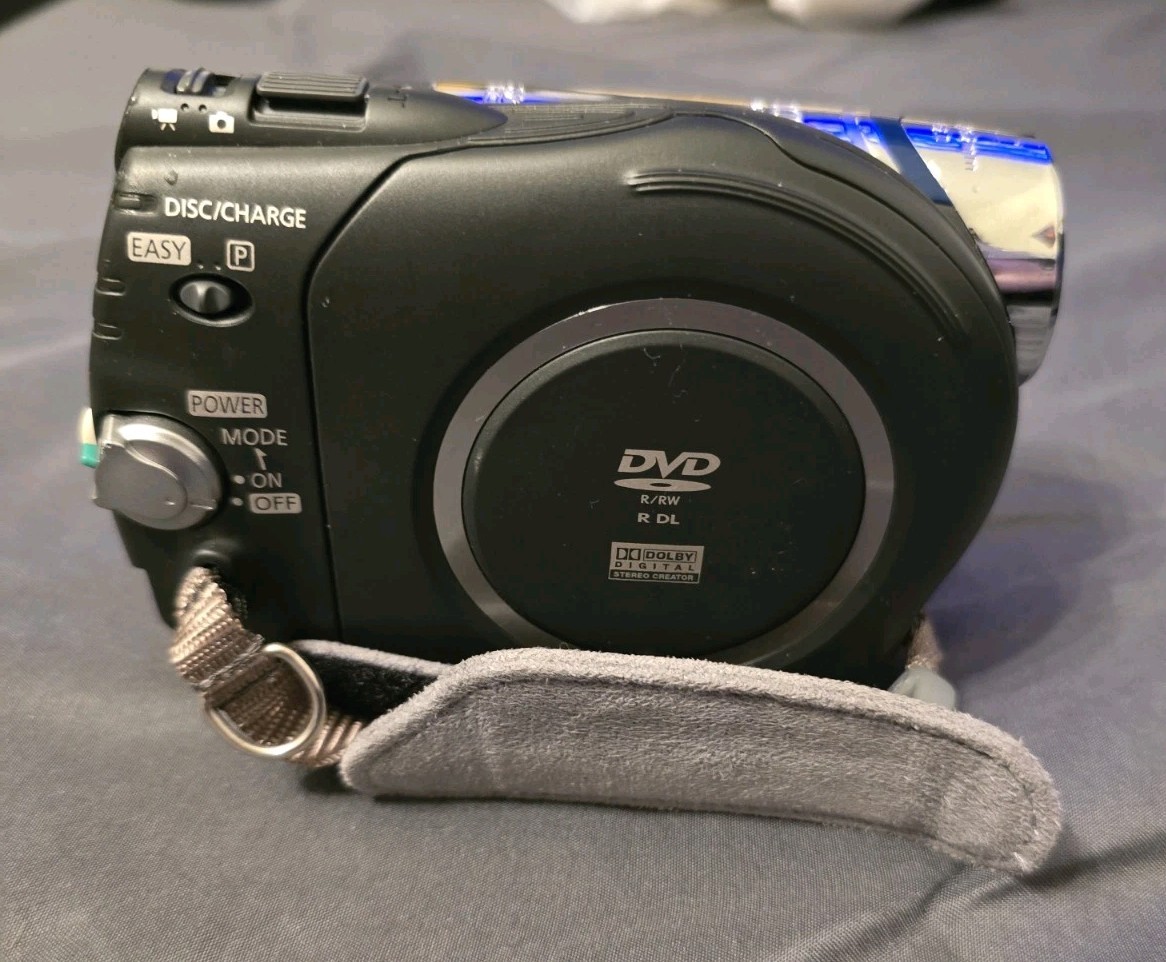 Canon DC310 - Digital Video Camera + Bag And Charging Cable
