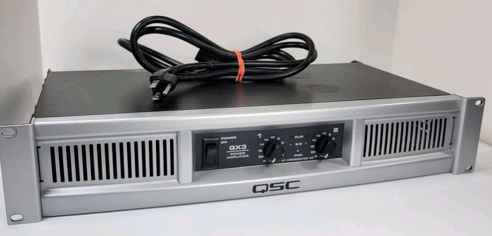 QSC GX3 Professional Stereo Power Amplifier 300W/CH @ 8 Ohms Rack Mountable