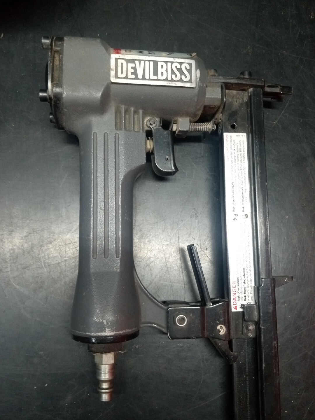 Devilbiss Staple Gun Stapler Model NCS2 Compressor Pneumatic 3/8- 1” Air Tack
