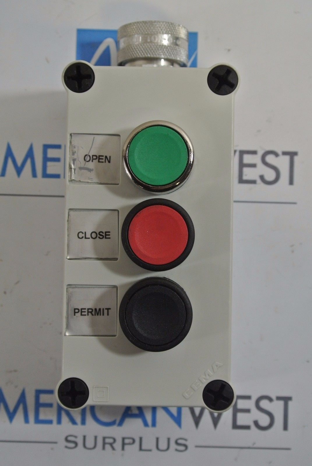 P9EPE03 General Electric 3 Position Pushbutton Enclosure 4x, 12 USED
