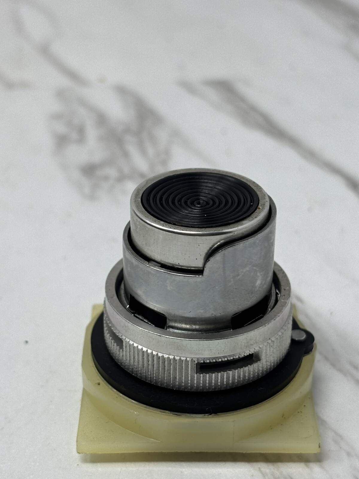 Square D C31051-014-01 Selector Switch with Push