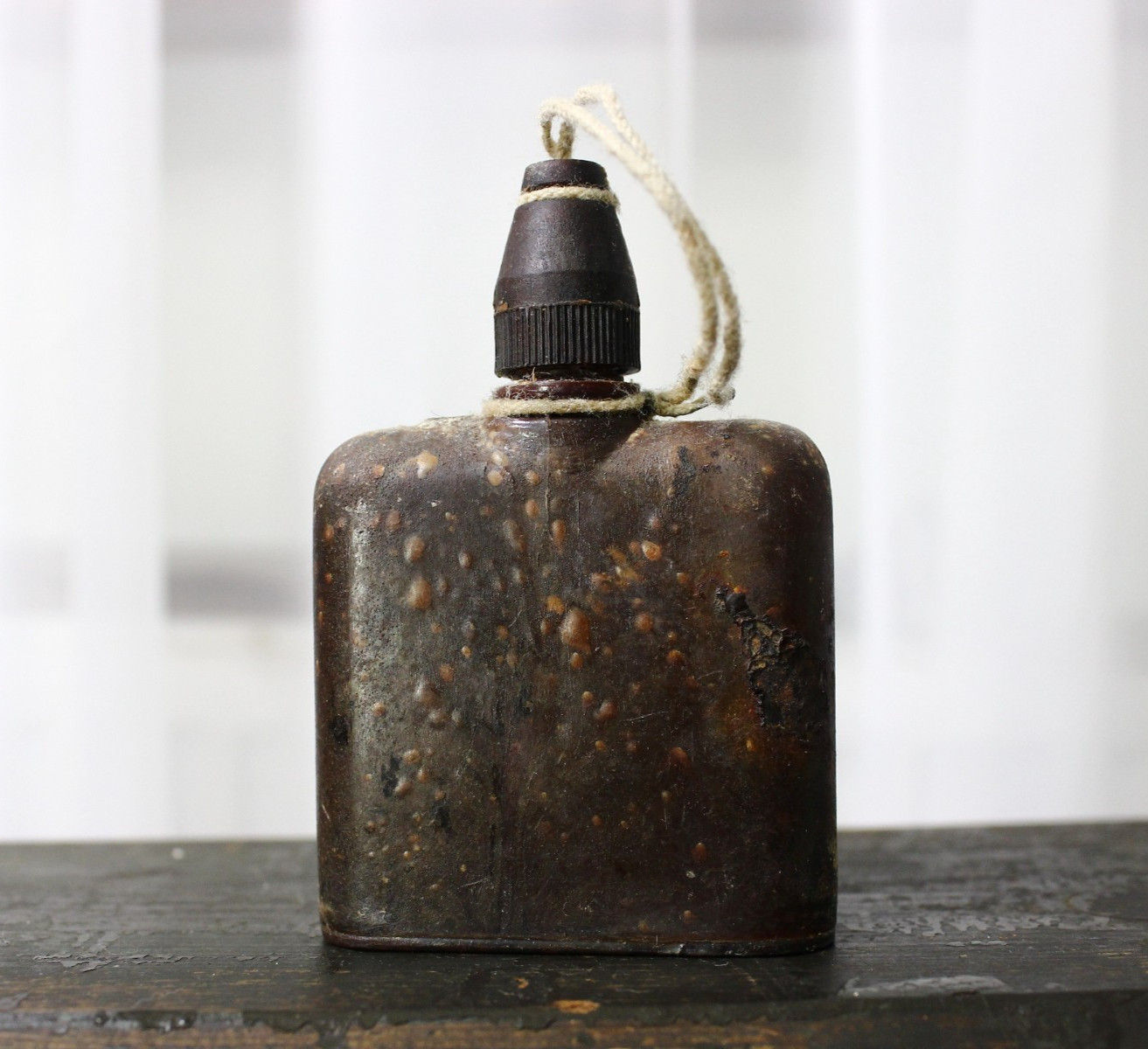 Original WW2 German Bakelite Weapon Decontamination Bottle – Wehrmacht ( 1942 )