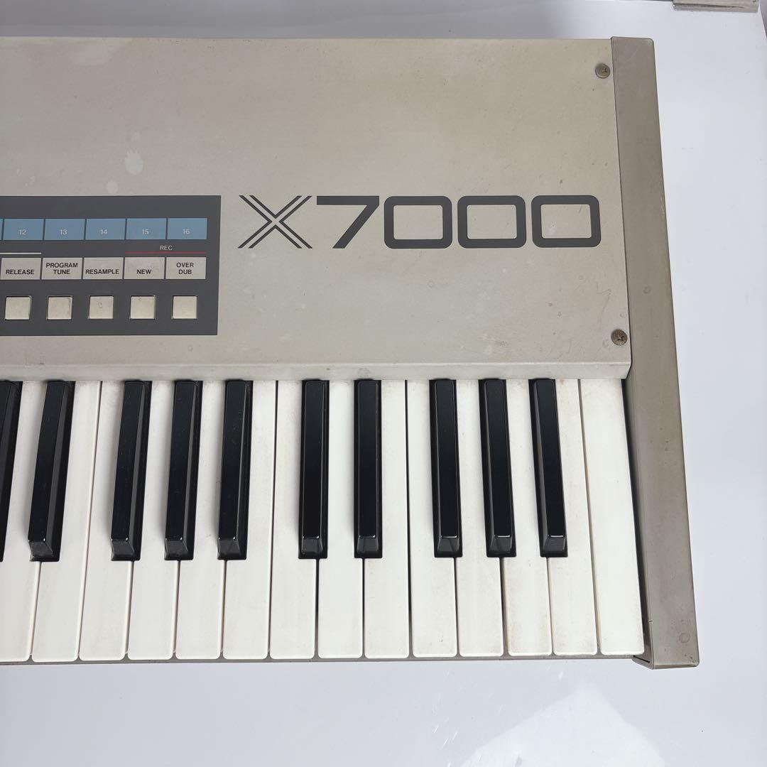 AKAI X7000 Vintage Sampling Keyboard Synthesizer Sampler Untested FOR PARTS