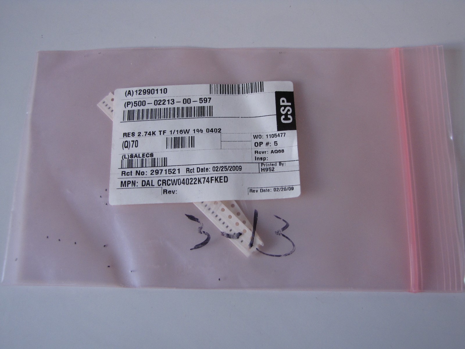 70pcs CRCW04022K74FKED Thick Film Resistors - SMD 1/16watt 2.74Kohms 1% Vishay