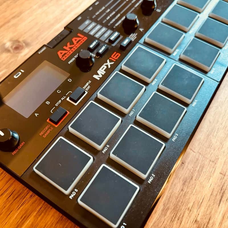 Akai MPX16 Sampler with SD Cards and Power Supply