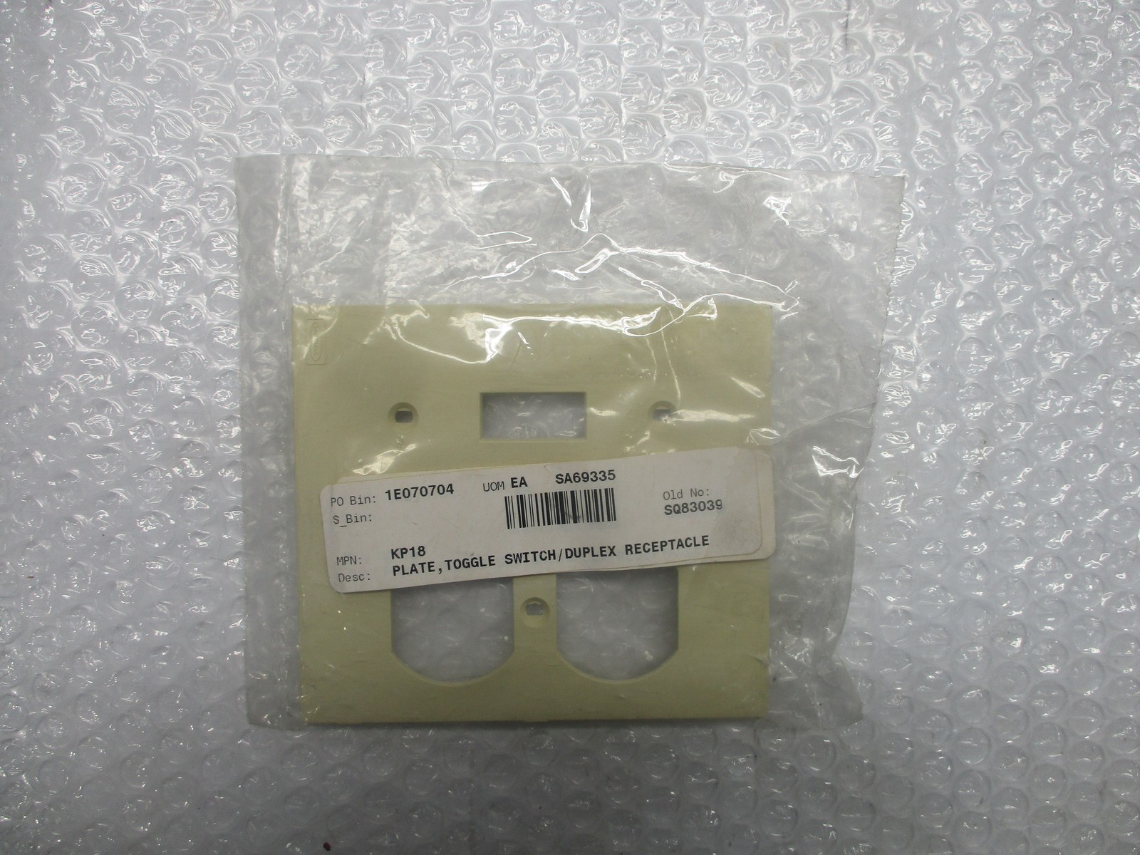 HUBBELL KP18 TOGGLE PLATE NSNP