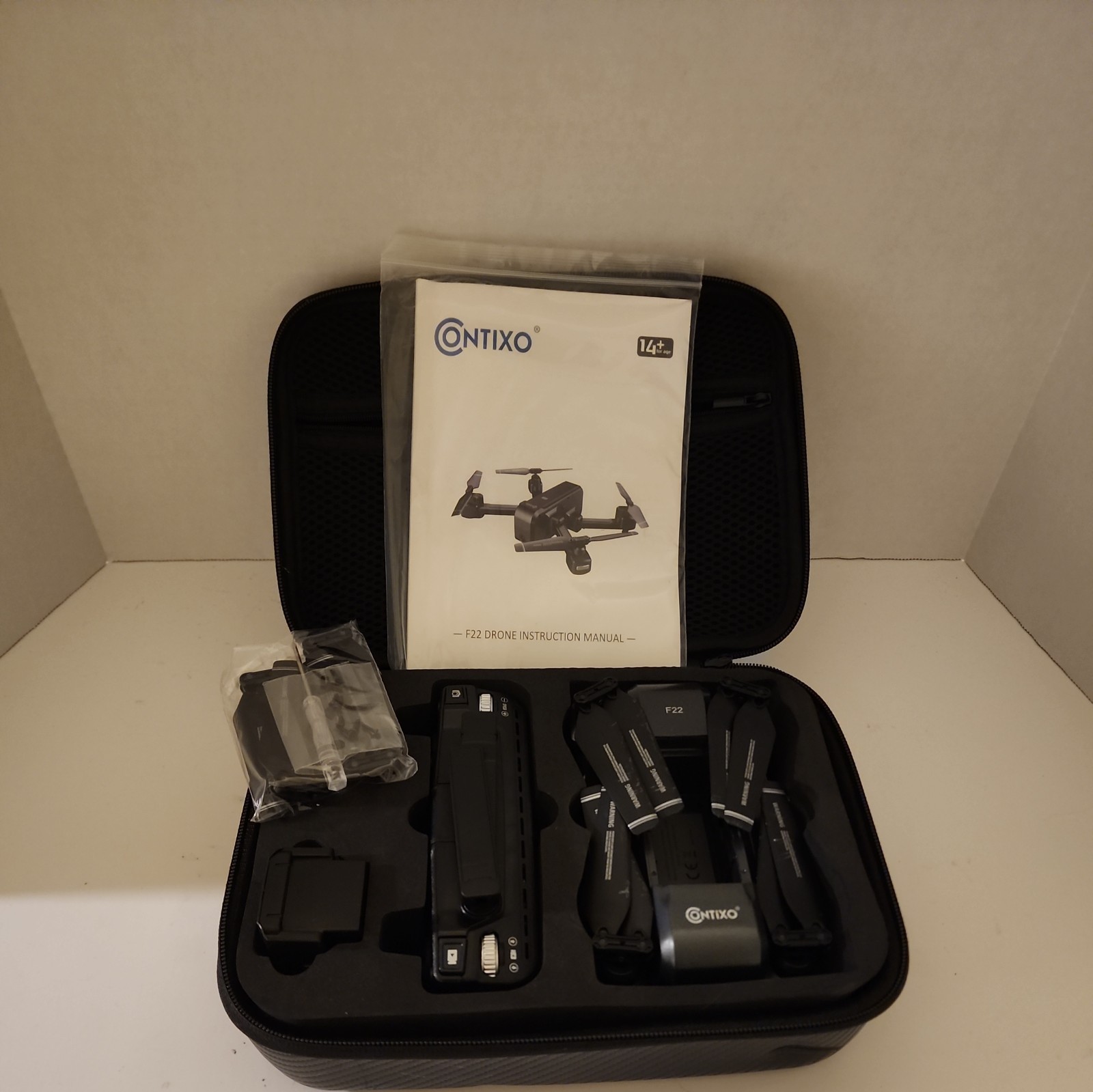 Contixo F22 1800' Foldable Quadcopter Drone Black , extra battery and parts.