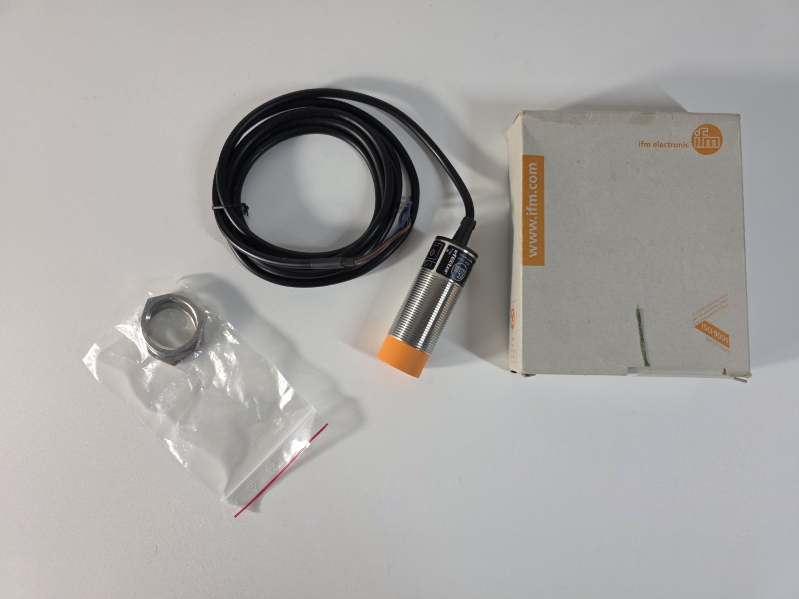EFECTOR,IIA3015-ANKG II5292,INDUCTIVE PROXIMITY SWITCH NEW