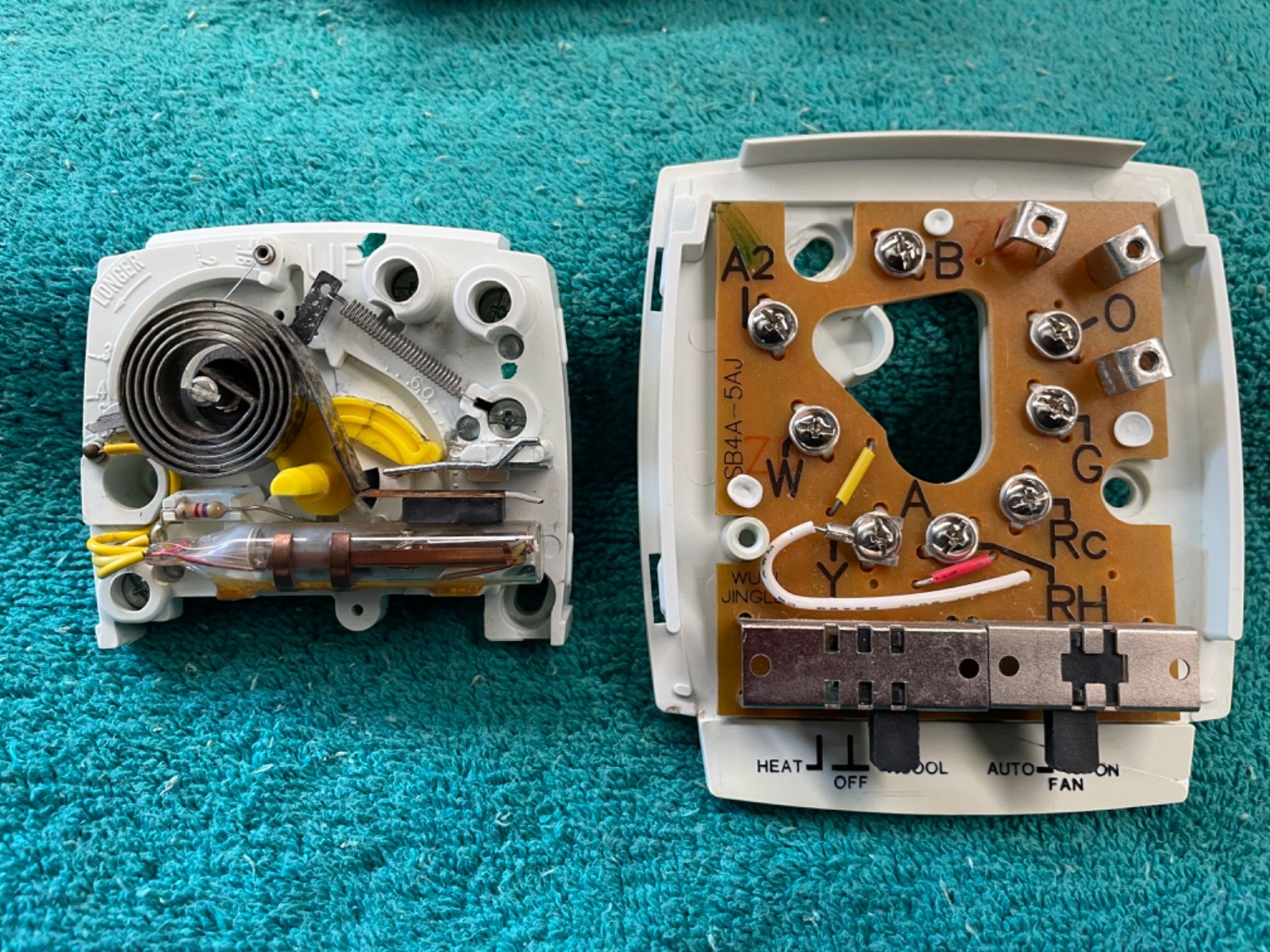 Robertshaw CM260 Basic Heat & Cool Thermostat & Subbase "White"