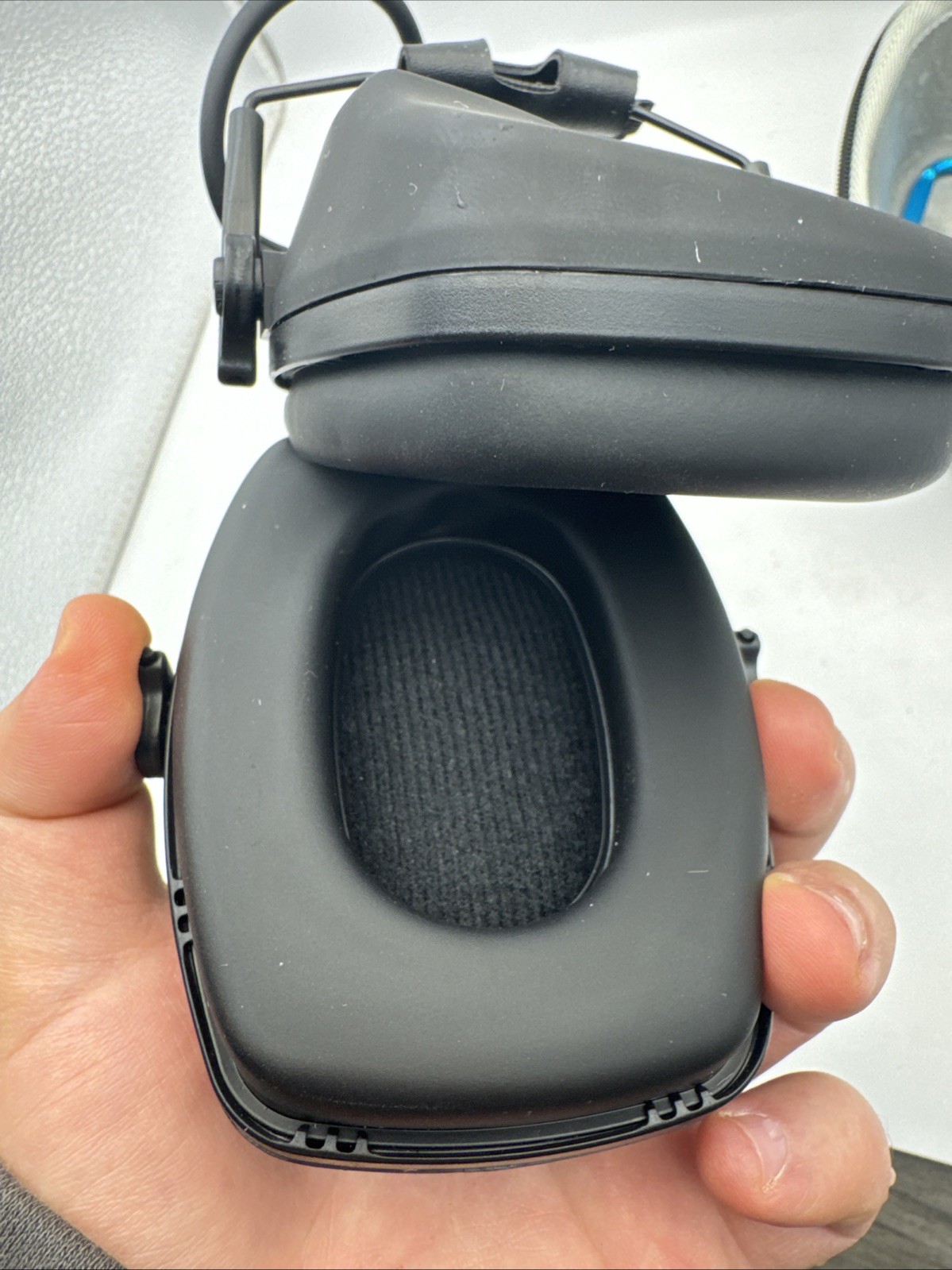 LAPG Electronic Operator Earmuff EM026 NRR 22dB Black Open Box
