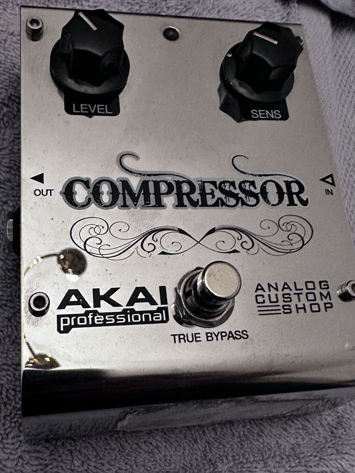 Akai “Professional” Compressor: Electric Guitar Pedal