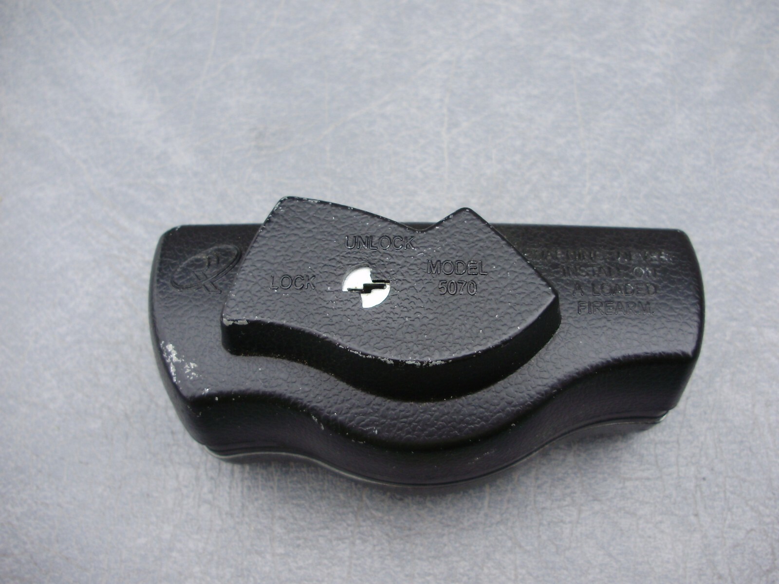 REGAL MODEL 5070 REMINGTON RIFLE / SHOTGUN TRIGGER LOCK with 2-KEYS